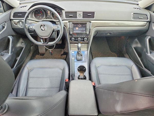 2017 VOLKSWAGEN PASSAT SE
