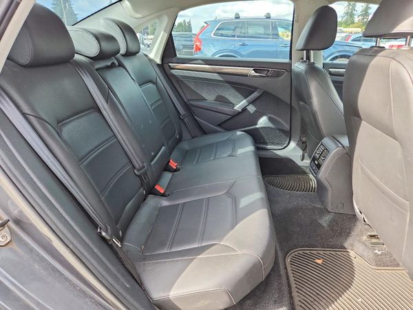 2017 VOLKSWAGEN PASSAT SE