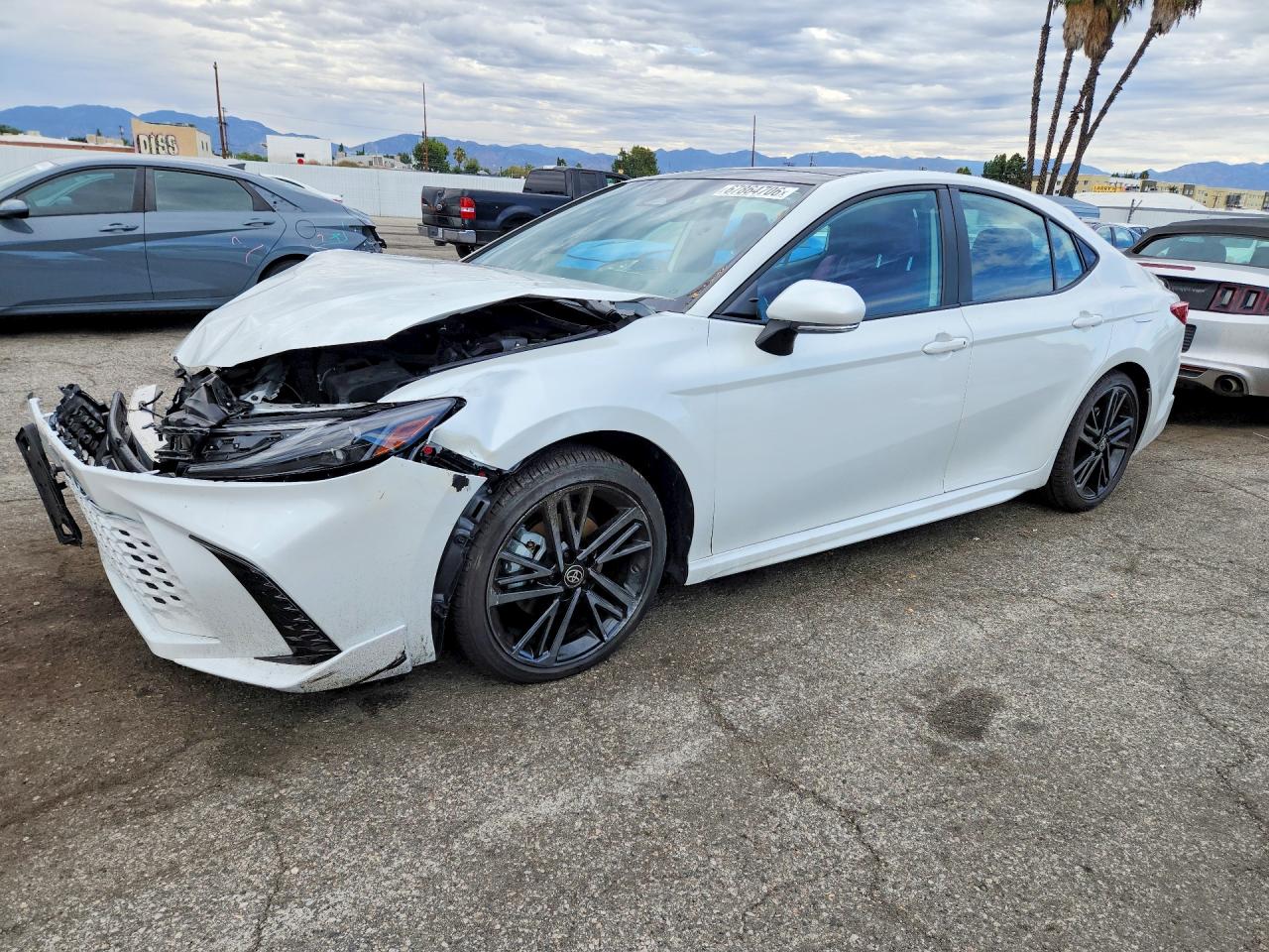 2025 TOYOTA CAMRY — Front 3/4