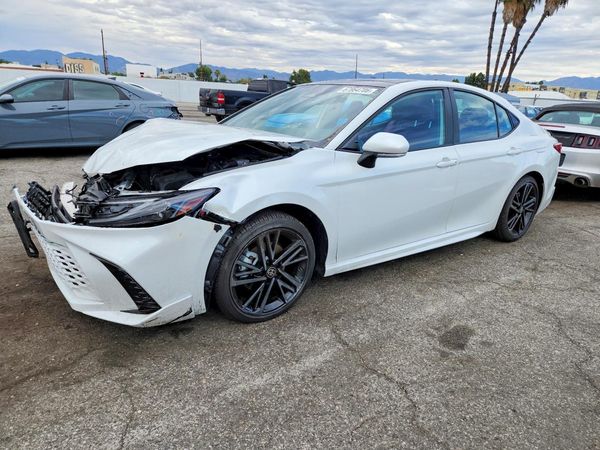 2025 TOYOTA CAMRY — Front 3/4