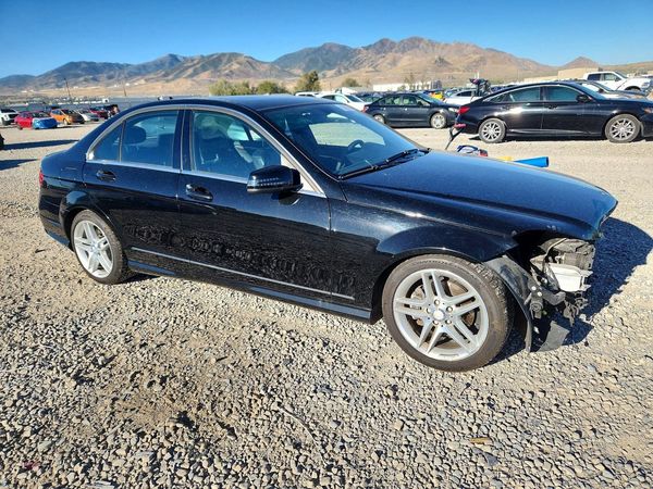 2012 MERCEDES-BENZ C C300 4-MATIC — Passenger 3/4