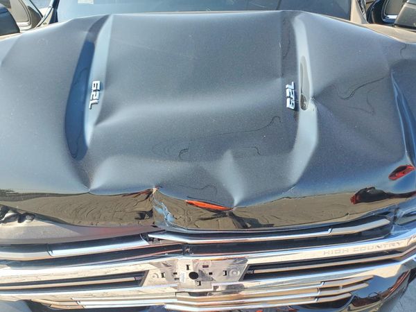 2019 CHEVROLET SILVERADO High Country — Engine bay