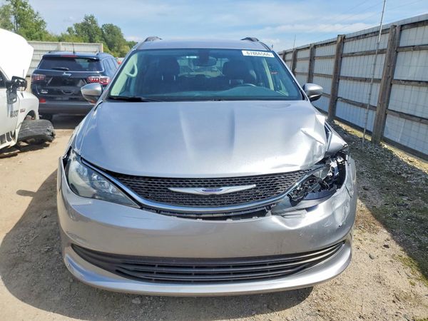 2020 CHRYSLER VOYAGER