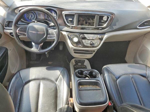 2020 CHRYSLER VOYAGER