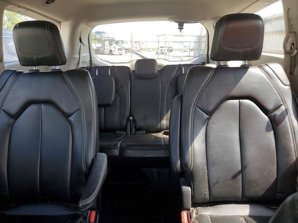 2020 CHRYSLER VOYAGER