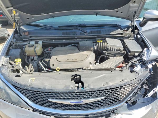 2020 CHRYSLER VOYAGER