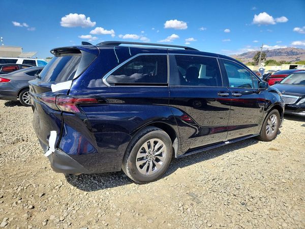 2024 TOYOTA SIENNA