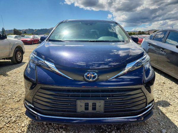 2024 TOYOTA SIENNA