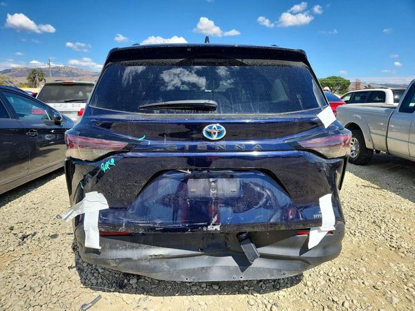 2024 TOYOTA SIENNA