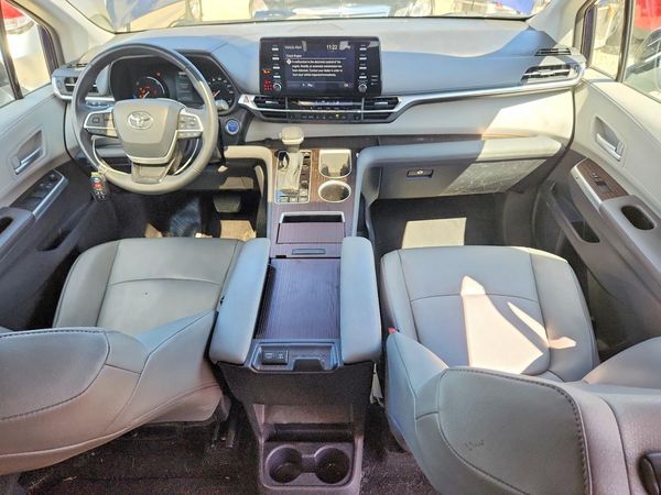 2024 TOYOTA SIENNA