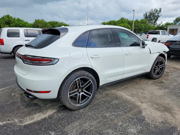 2020 PORSCHE MACAN