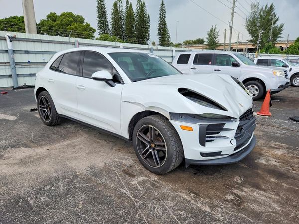 2020 PORSCHE MACAN