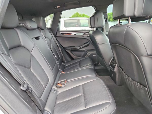 2020 PORSCHE MACAN