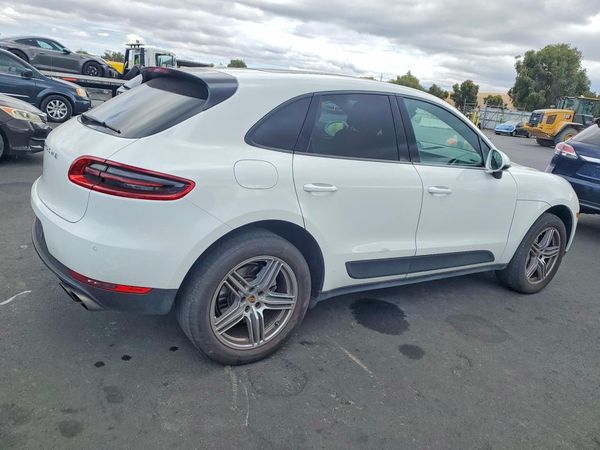 2015 PORSCHE MACAN