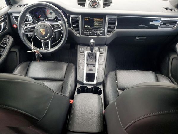 2015 PORSCHE MACAN