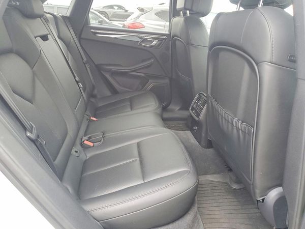2015 PORSCHE MACAN
