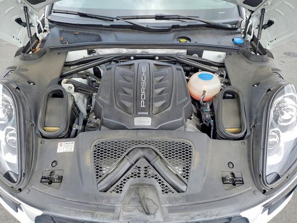 2015 PORSCHE MACAN