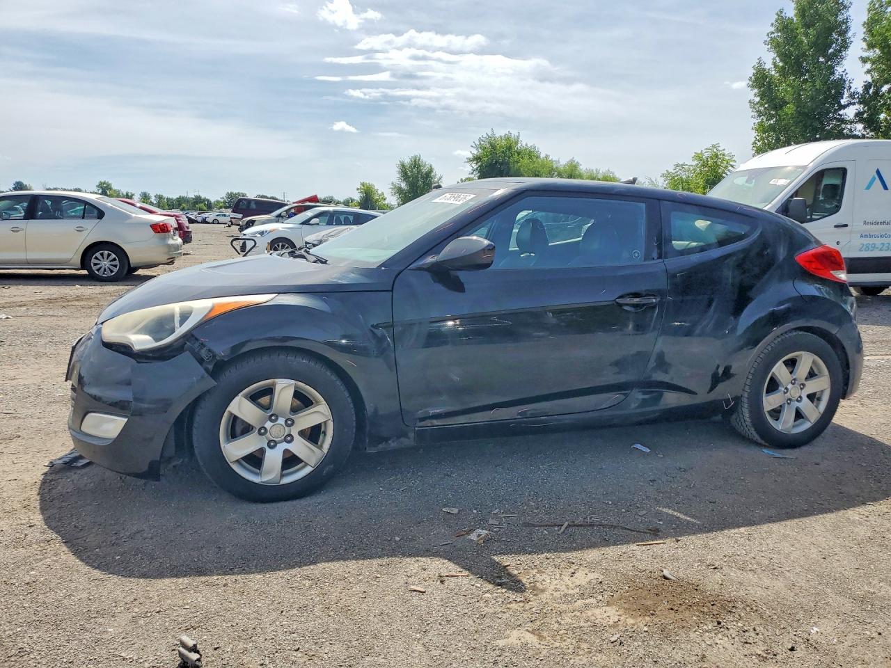 2013 HYUNDAI VELOSTER — Front 3/4