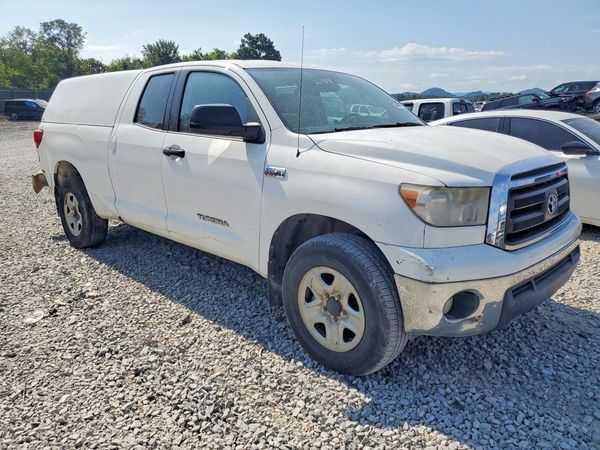2012 TOYOTA TUNDRA SR5 — Passenger 3/4