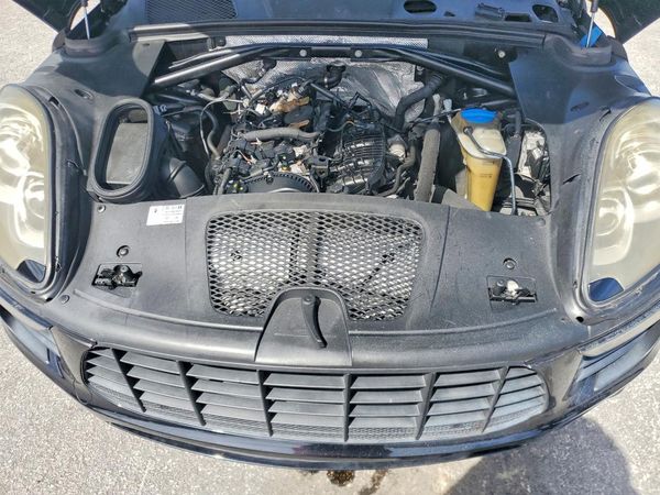 2017 PORSCHE MACAN — Engine bay