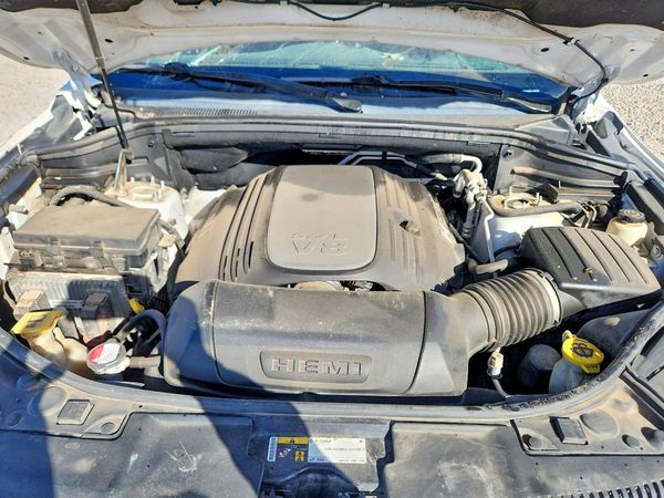 2015 DODGE DURANGO R/T — Engine bay