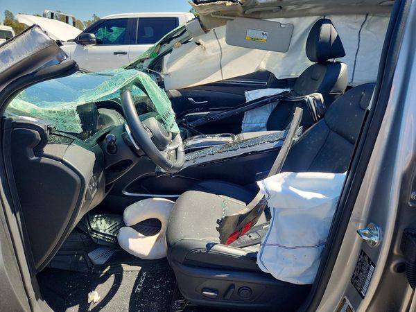 2024 HYUNDAI TUCSON SEL Convenience — DENT