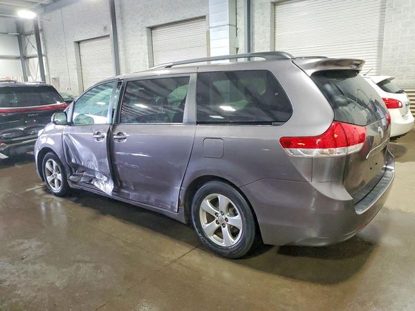 2013 TOYOTA SIENNA