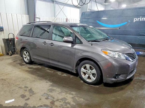 2013 TOYOTA SIENNA
