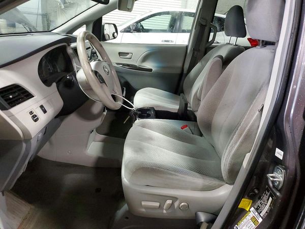 2013 TOYOTA SIENNA
