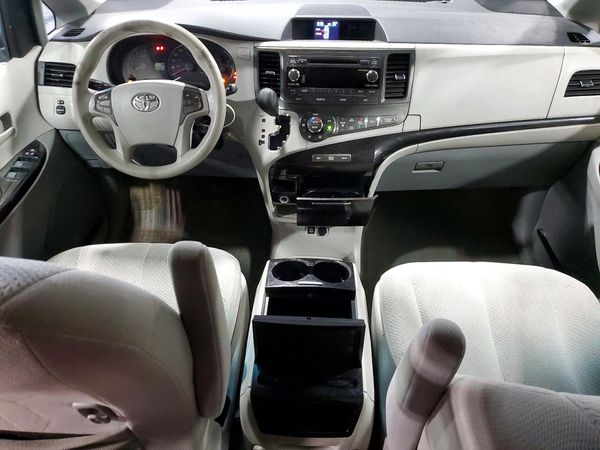 2013 TOYOTA SIENNA