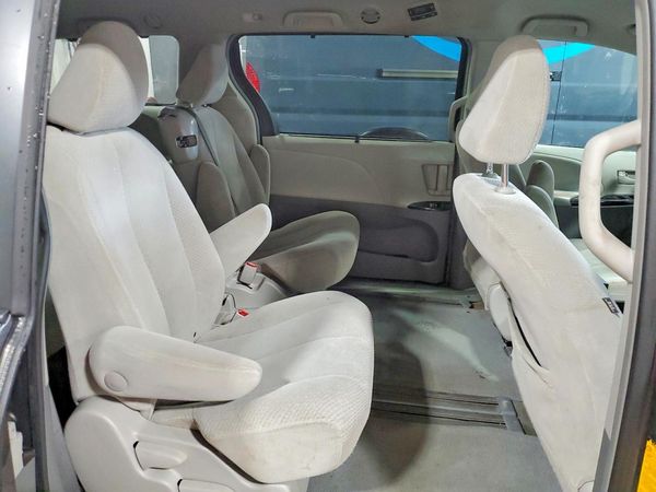 2013 TOYOTA SIENNA