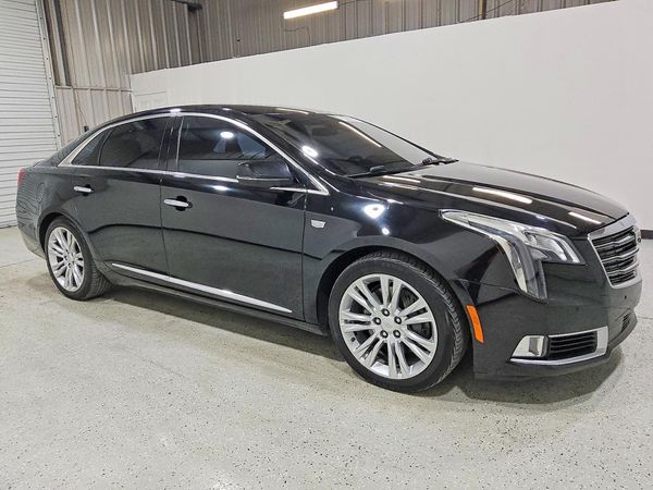 2018 CADILLAC XTS Luxury — Passenger 3/4