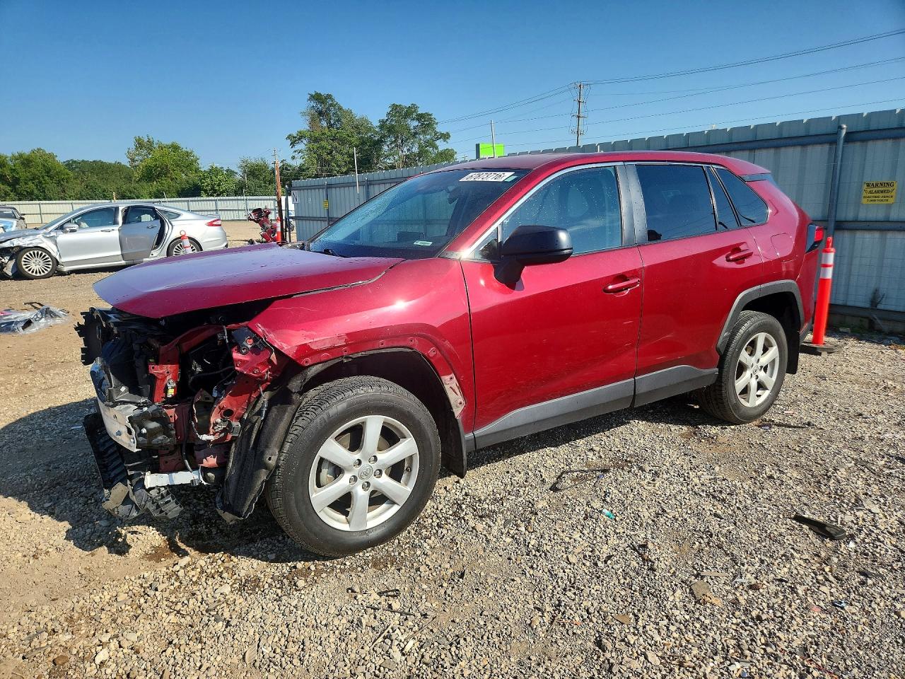 2022 TOYOTA RAV4 LE — Front 3/4