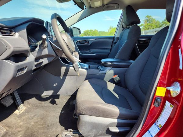 2022 TOYOTA RAV4 LE — DENT