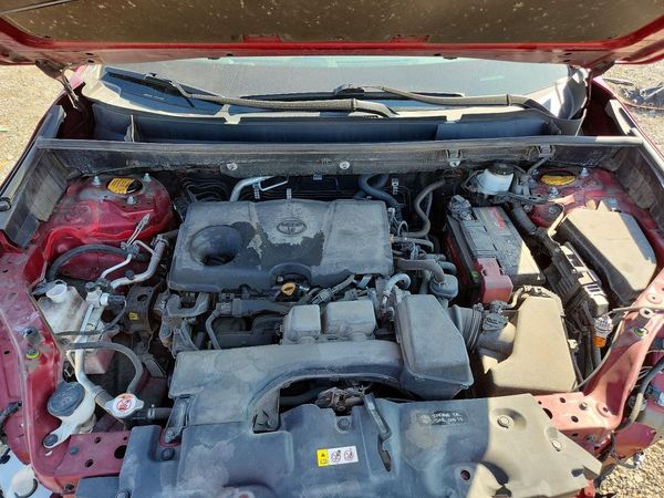 2022 TOYOTA RAV4 LE — Engine bay