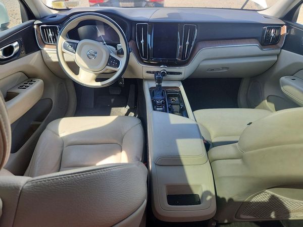 2021 VOLVO XC60