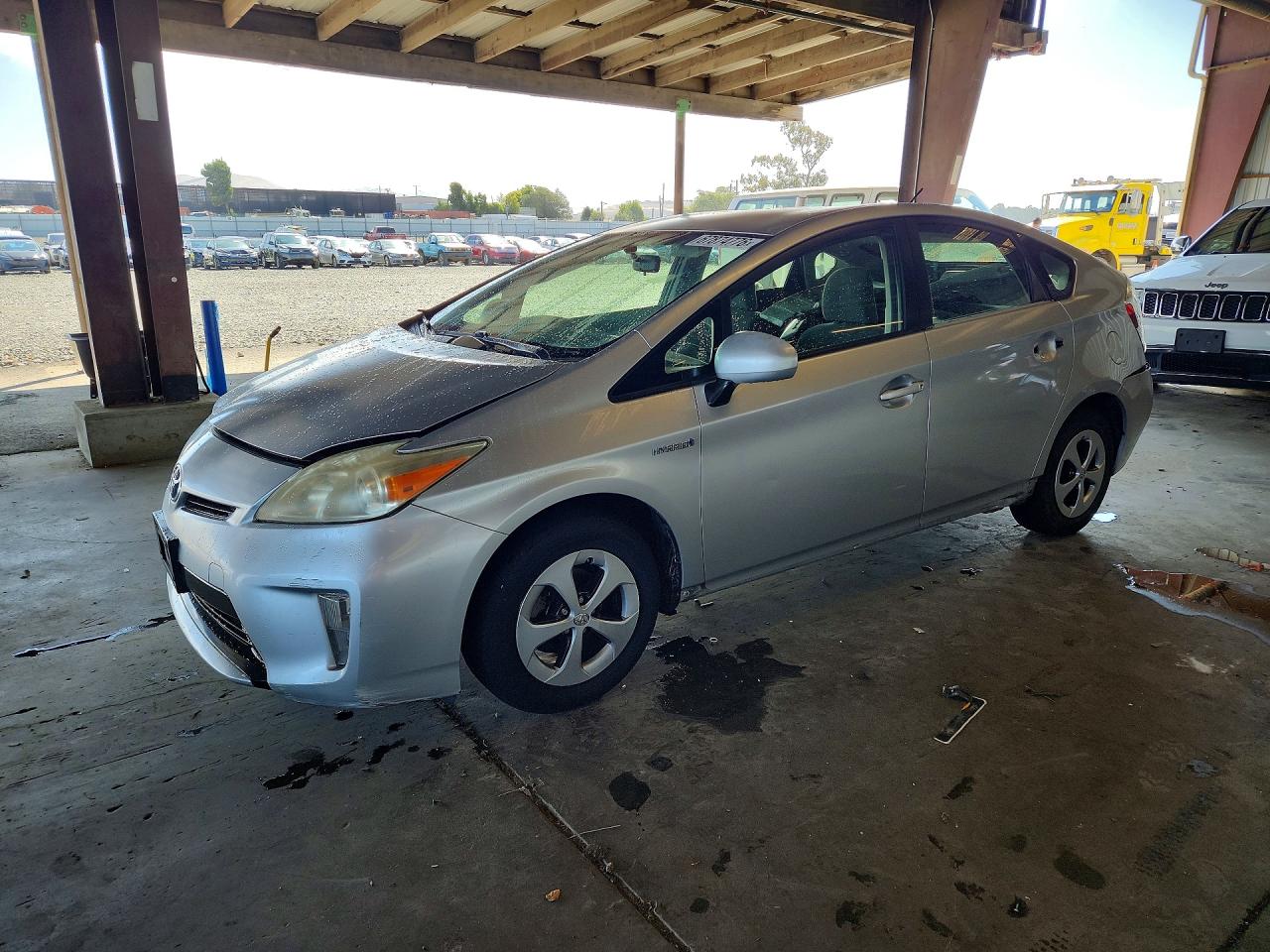 2013 TOYOTA PRIUS — Front 3/4