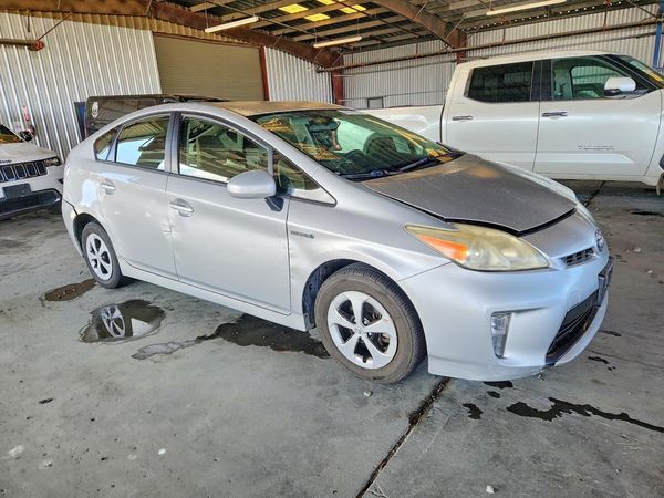 2013 TOYOTA PRIUS — Passenger 3/4