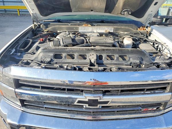 2019 CHEVROLET SILVERADO LTZ — Engine bay