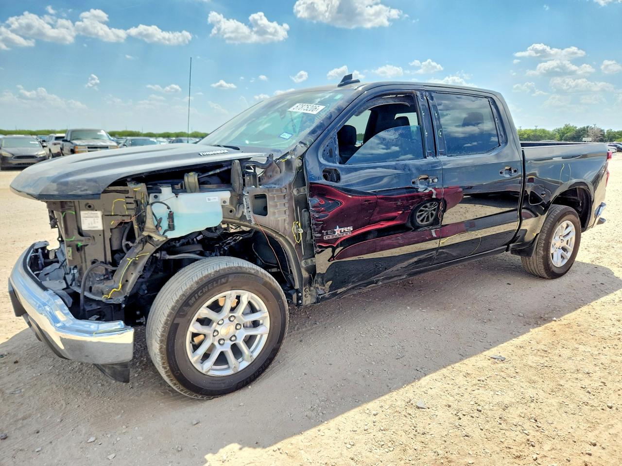 2025 CHEVROLET SILVERADO LT — Front 3/4