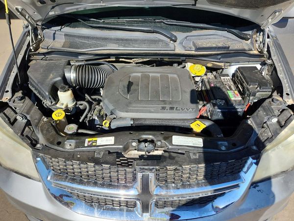 2019 DODGE CARAVAN SXT — Engine bay
