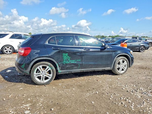 2016 MERCEDES-BENZ GLA GLA250