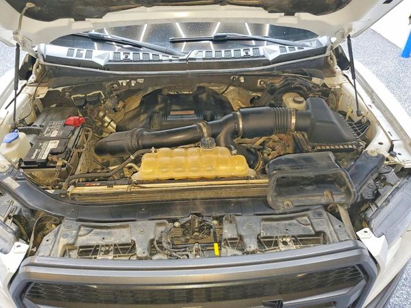 2017 FORD F150 SuperCrew-Raptor — Engine bay