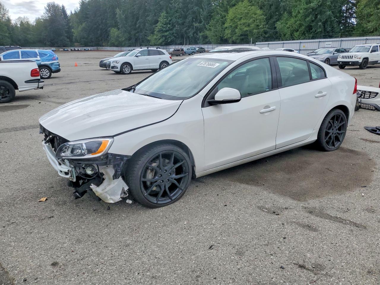 2017 VOLVO S60 Dynamic — Front 3/4