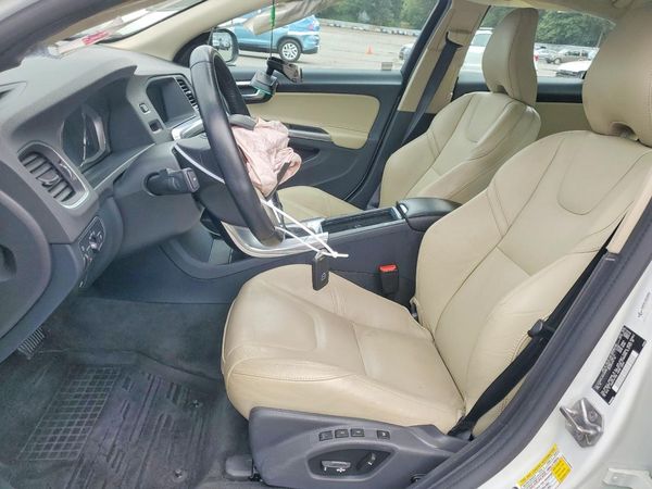 2017 VOLVO S60 Dynamic — DENT