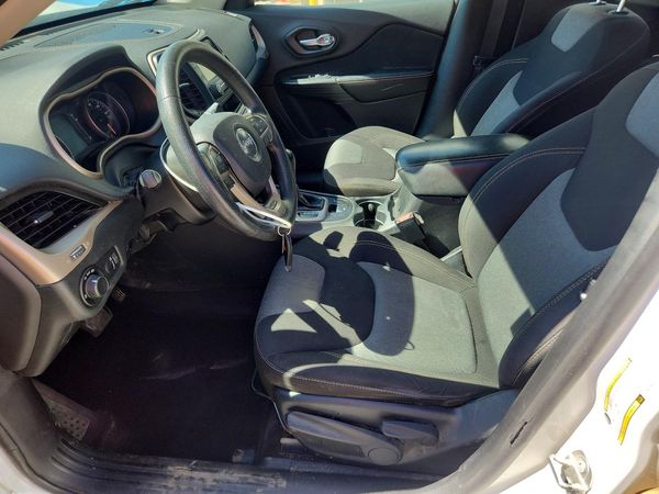 2016 JEEP CHEROKEE Sport — DENT