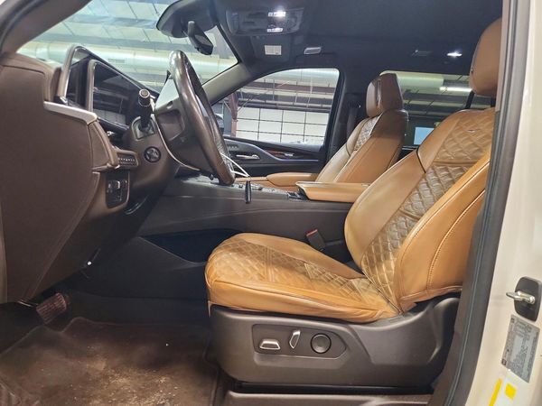 2022 CADILLAC ESCALADE Premium Luxury — DENT
