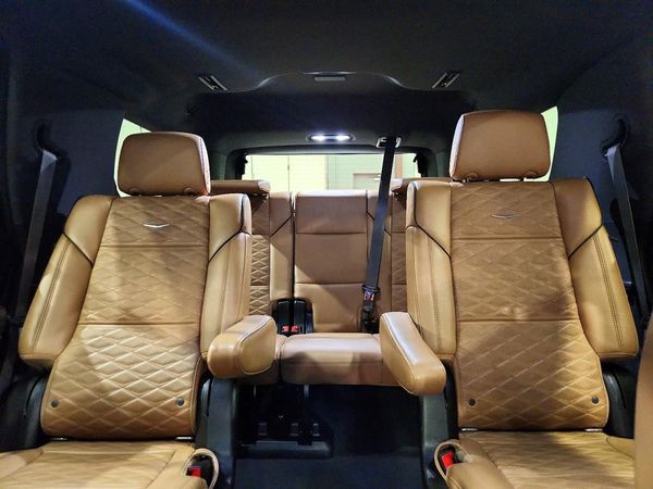 2022 CADILLAC ESCALADE Premium Luxury — SUVN