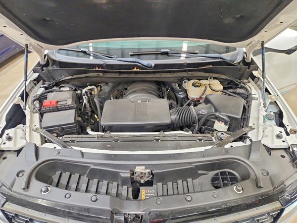 2022 CADILLAC ESCALADE Premium Luxury — Engine bay