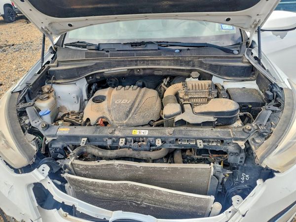 2013 HYUNDAI SANTA FE — Engine bay